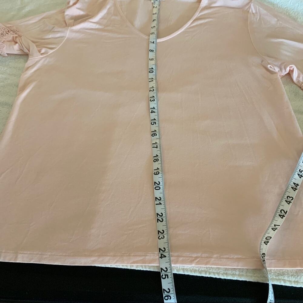 LE Rose‎ light pink top size l/xl. 3/4 ruffle sleeves. V neck - Picture 9 of 12
